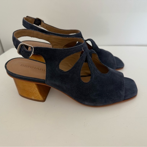 NWT Bernardo Navy Blue Suede Women's Heels size 7.5 - Picture 7 of 10